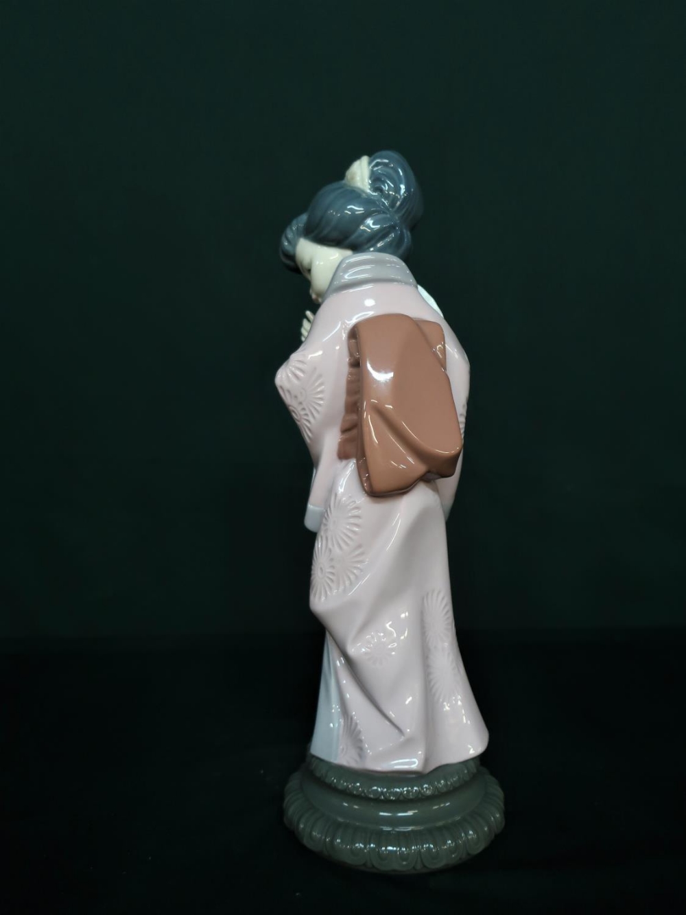 Lladro figurine 4990 "Timid Japanese" in original box, H29cm. - Image 3 of 3