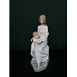 Lladro figurine 5457 ''Bedtime Story Mother'' in original box, H26cm.