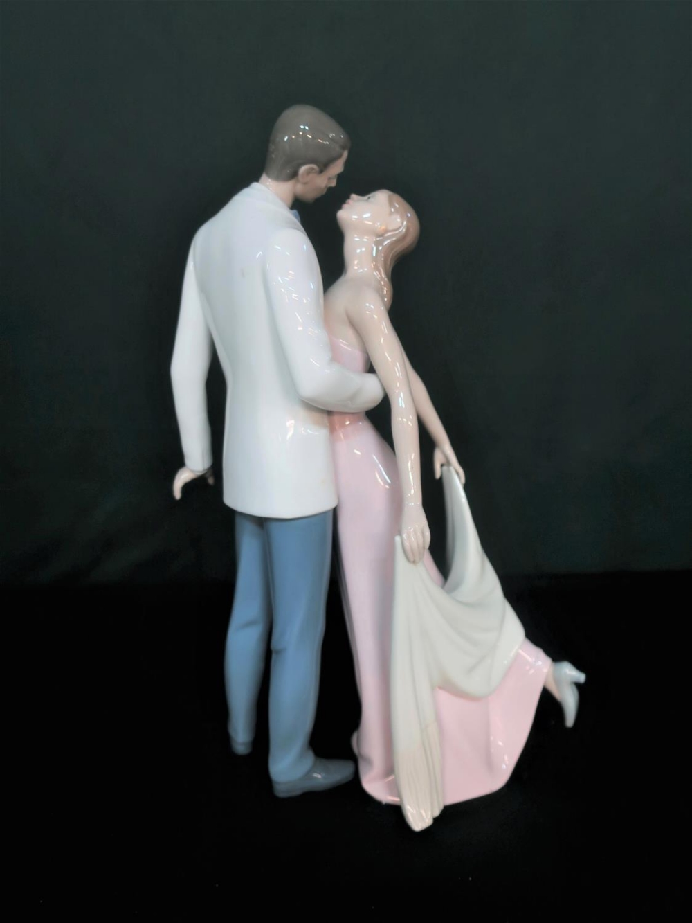 Lladro figurine 010.06475 "Happy Anniversary" in original box, H32cm. - Image 2 of 2