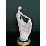 Lladro figurine 5050 "Dancer" H30cm, including base.