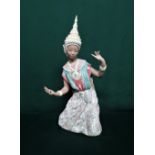Lladro figurine 2069 "Thailandesa Arrodillada", H45cm. (A/F)