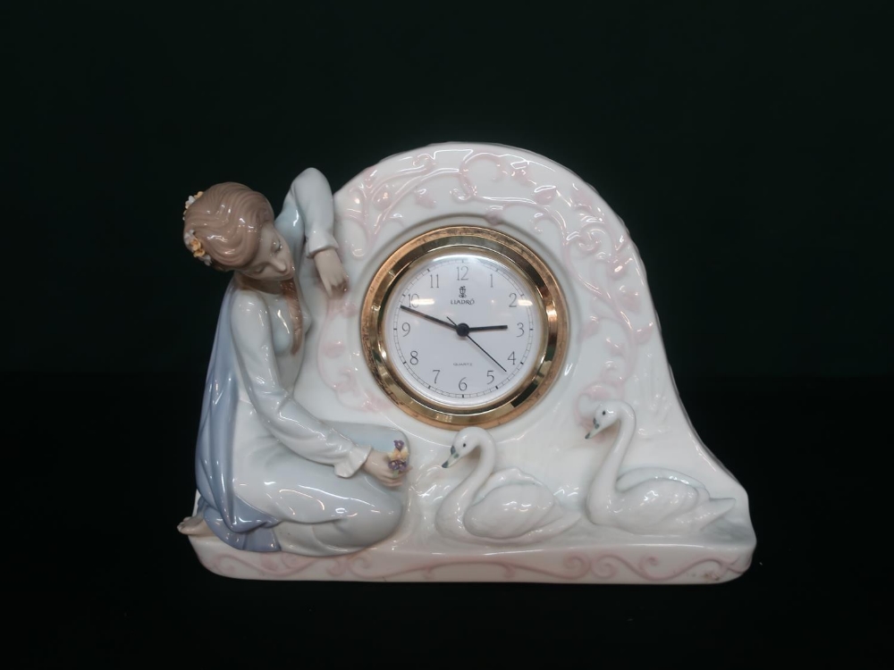 Lladro Clock 5777 "Swan Clock" in original box, H18cm.