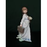 Lladro figurine 7604 "Flores a la Maestra" in original box, H10cm.