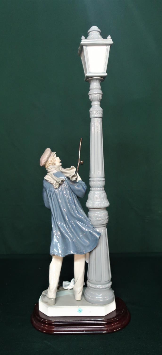 Lladro figurine 5205 "El Farolero" in original box. H50cm, including base. (A/F) - Image 2 of 2