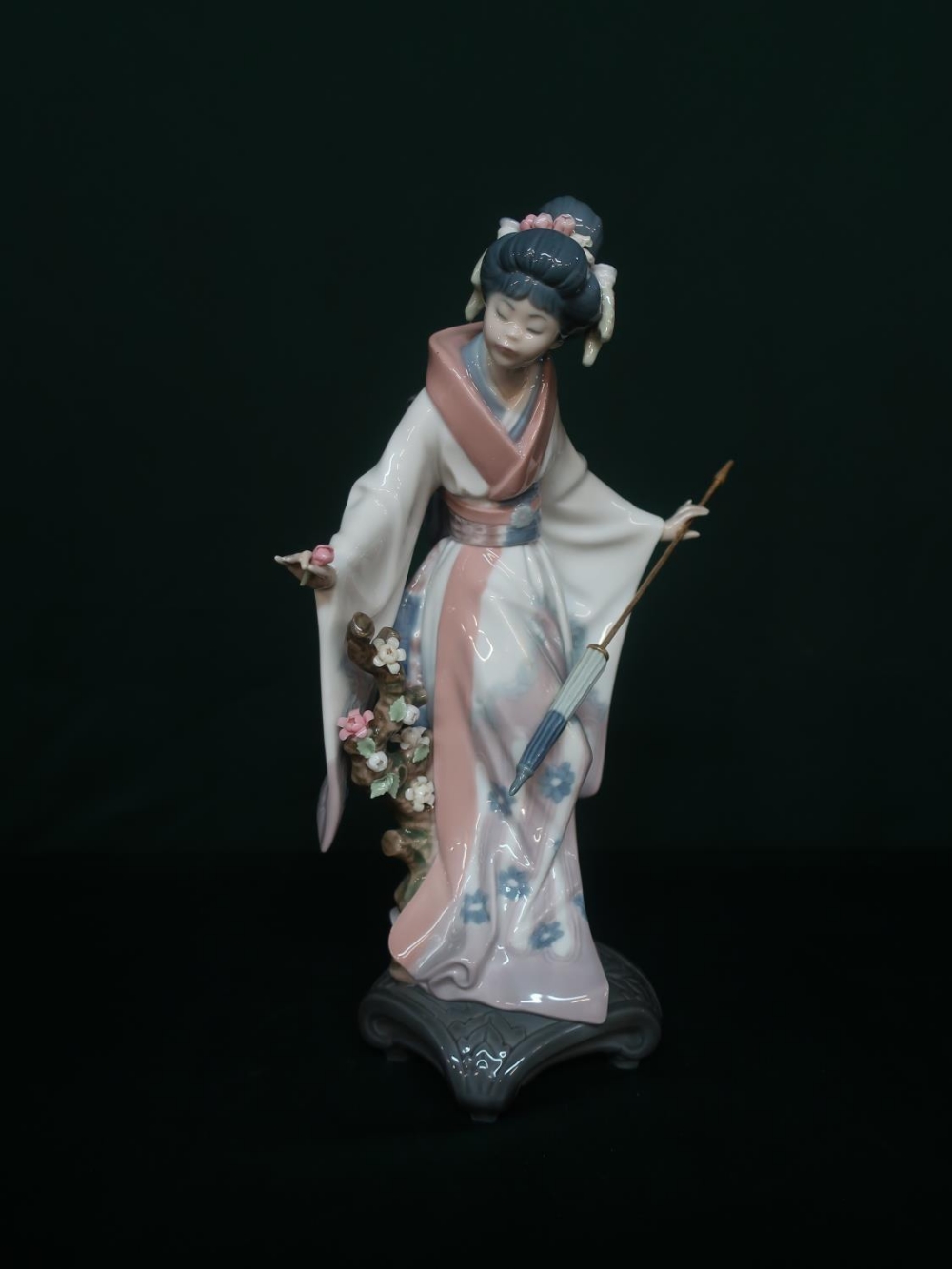 Lladro figurine 1451 "Teruko" in original box, H28cm.