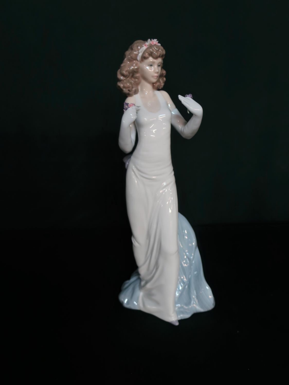 Lladro figurine 6608 "Anticipation" in original box, H31cm.