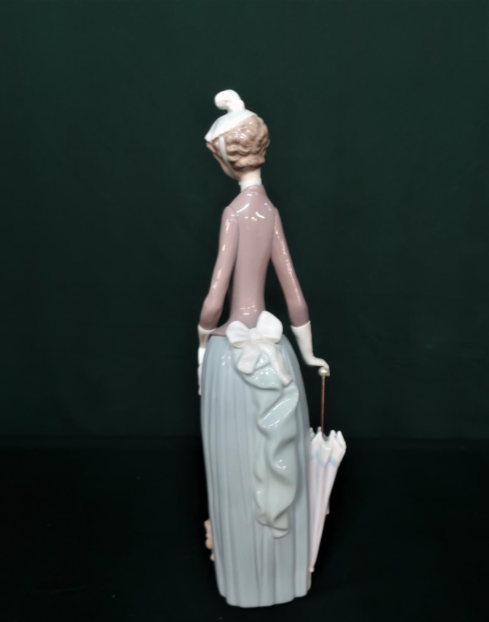 Lladro figurine 4761 "Dama Del Bulevar" in original box, H37cm. - Image 2 of 2