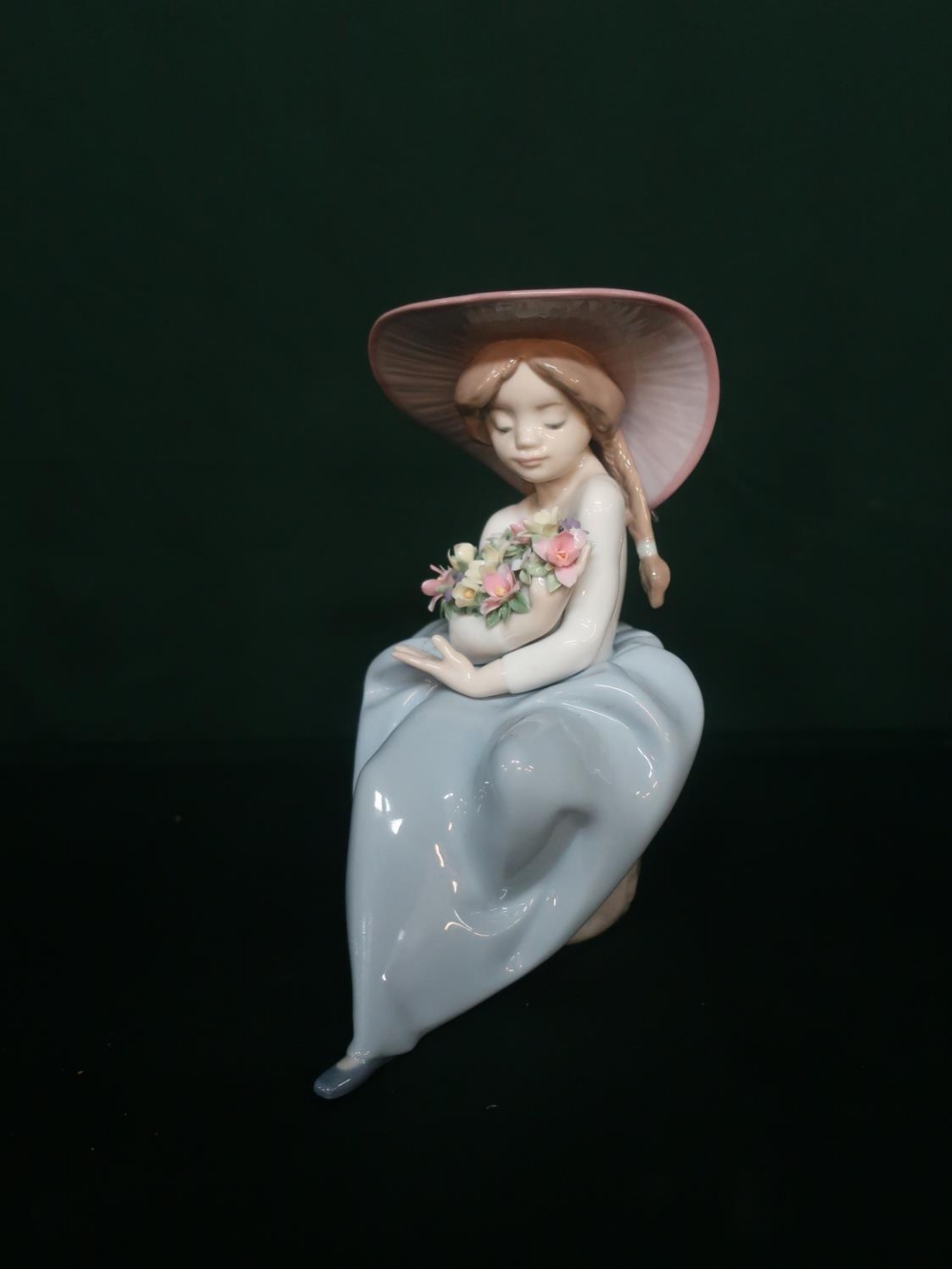 Lladro figurine 5862 "Fragrant Bouquet" in original box, H20cm.