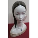 Lladro figurine 4668 "Maya", bust of a young girl by Juan Huerta with flowers in her hair H52cm