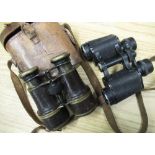 Early 20th C Galilean binoculars, brass body with leather trim and pull out objective lens hoods, in