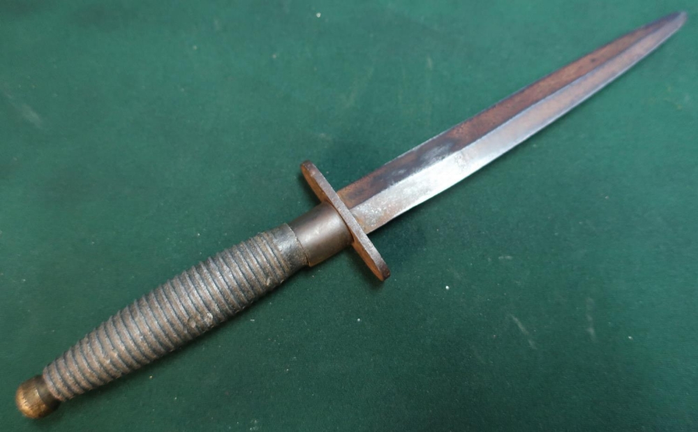 Unusual fairbairn sykes type commando knife with 6 inch blade and ribbed grip