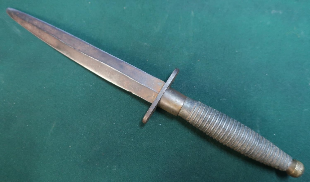 Unusual fairbairn sykes type commando knife with 6 inch blade and ribbed grip - Image 2 of 2