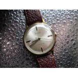 Late 1960's Accurist mechanical wristwatch, 9ct gold case with snap bezel. Case back stamped
