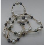 9ct gold black and white pearl necklace, L44cm