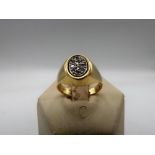 18ct gold signet ring set with multiple small diamonds size N 6.6g