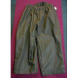 Buckthorn short over trousers, colour shaded olive, size XL