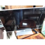 Panasonic EX-L39E6B television with remote control