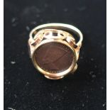 8ct gold Egyptian coin ring stamped 333 Size M, 2.5g