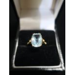 18ct gold and Aquamarine ring stamped 18ct Size M 1/2 gross 4.3g