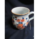 Early C19th Chinese exportware tankard, underglaze blue decorated in Imari palate with vase, flowers