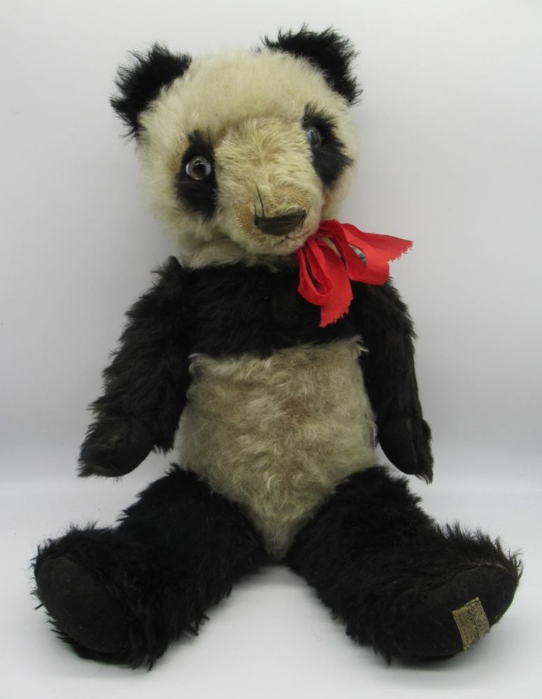 Private Collectors sale of Teddy Bears, Moorcroft & Antique arms