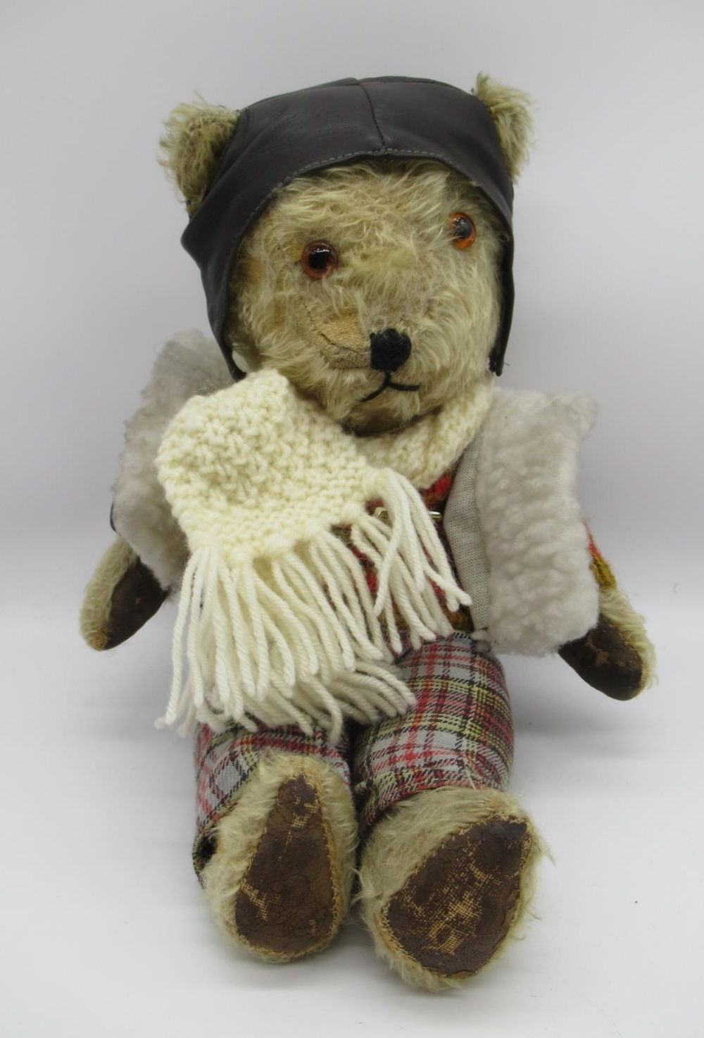 Collection of c. 1940/50's British teddy bears: Pedigree c. 1950's teddy bear with original pads, - Image 5 of 5