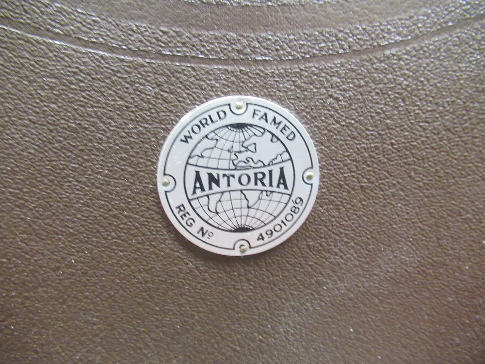 1930's Antoria wind up portable gramophone player in brown leatherette case. REG no 4901089 - Image 2 of 2