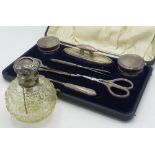 Edw.VII hallmarked silver handled seven piece manicure set in original case, by Synyer & Beddoes,