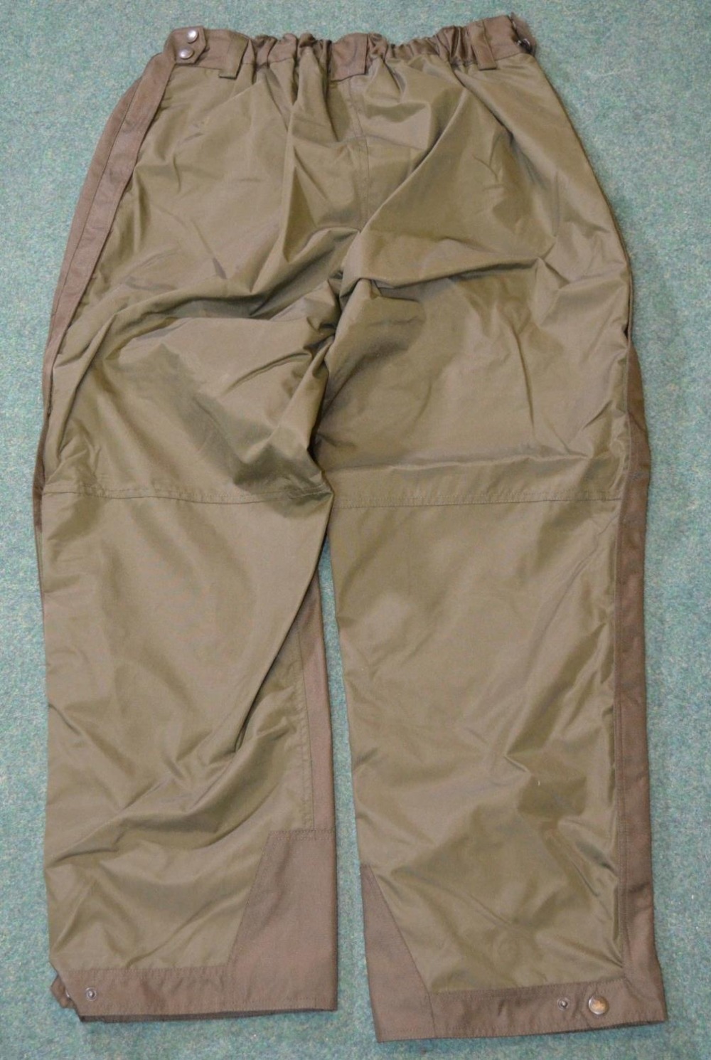 Pair of Bonart olive green overtrousers, size medium, pair of Harkila braces, pair of Alan Paine - Image 2 of 2