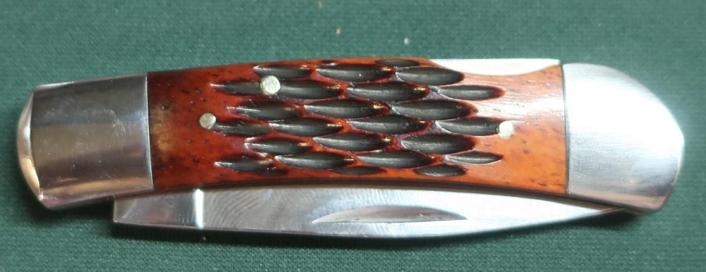 Single bladed pocket knife with textured wooden handle