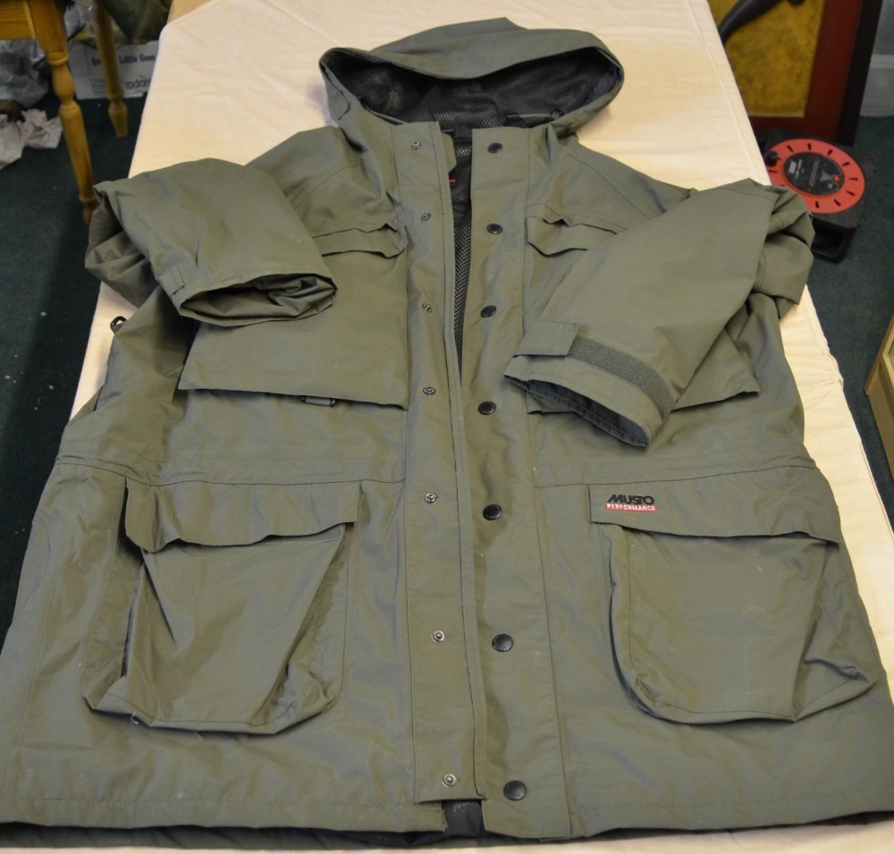 Musto FPX sporting coat with gortex lining in olive green XXL as new