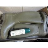 Pair of boxed as new "Le Chameau" wellington boots, size 43 (continental) including cleaning