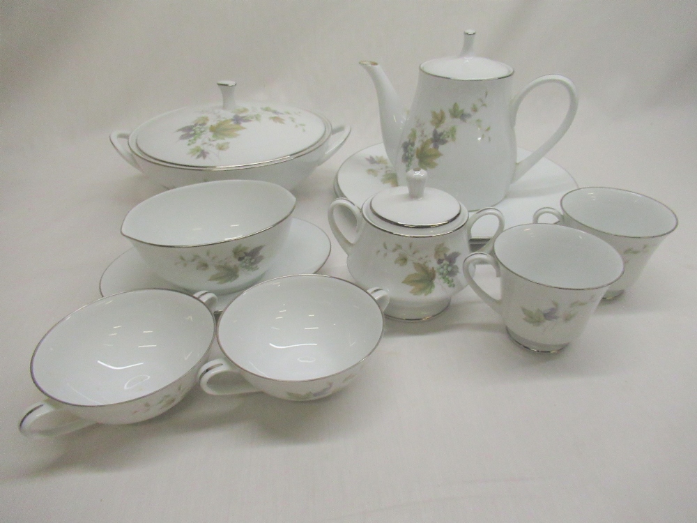 Comprehensive RC of Japan Deauville pattern tea, dinner and coffee service comprising six plates