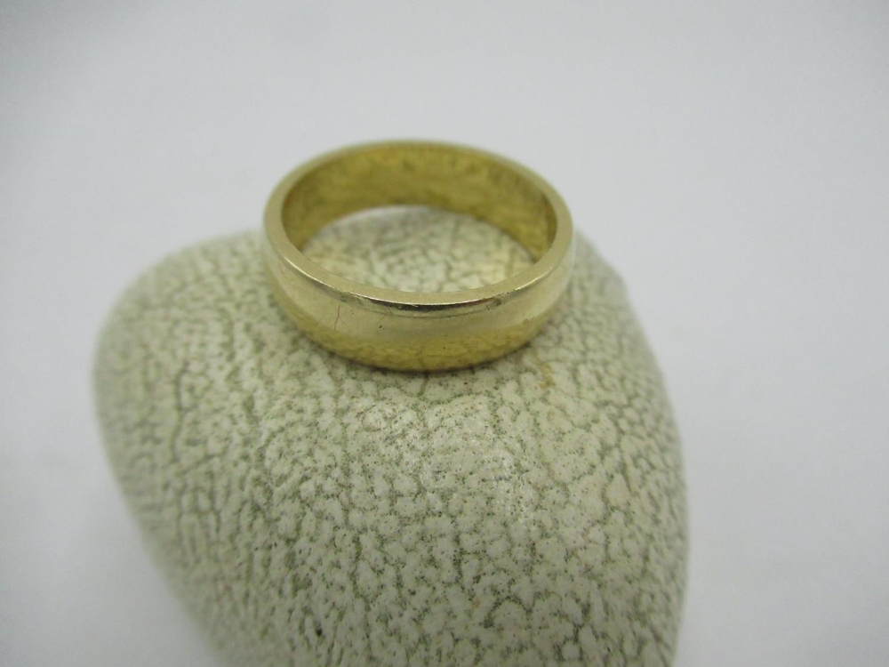 18ct gold wedding band, 6.4g