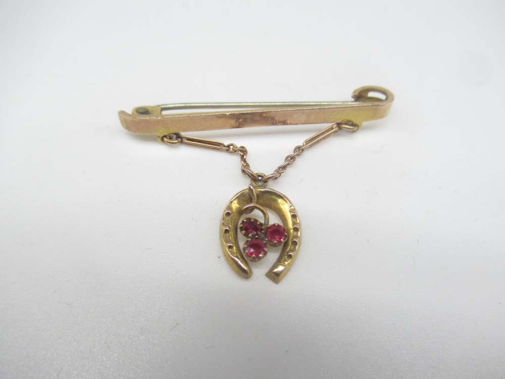 Victorian 9ct rose gold bar brooch with three garnets mounted in horseshoe pendant suspended on a - Image 4 of 5