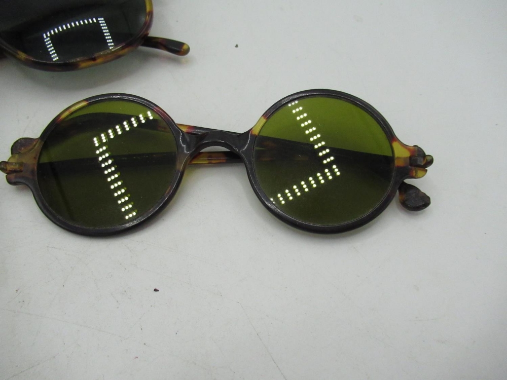 Tortoiseshell Ray Bans, pair of green lens sunglasses and another pair of spectacles - Image 2 of 4