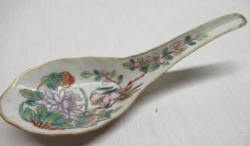 Pair of Chinese trinket dishes decorated with exotic birds and flowers set in mottled green ground - Image 3 of 4