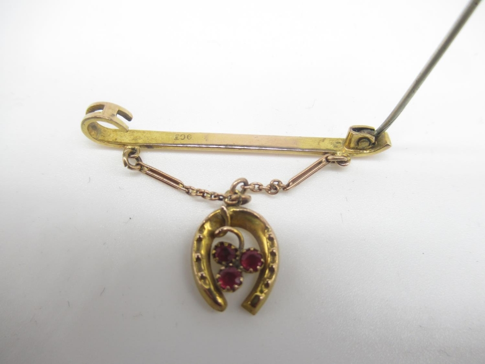 Victorian 9ct rose gold bar brooch with three garnets mounted in horseshoe pendant suspended on a - Image 5 of 5