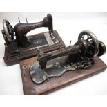 C20th singer hand operated sewing machine in oak case no. 14634979, early C20th hand operated sewing