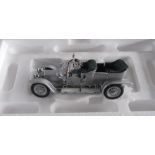 Franklin Mint 1:24 scale diecast model of 1929 Rolls Royce Phantom I Cabriolet de Ville, similar 1: