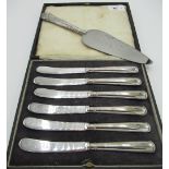 Set of six Geo.V silver handled tea knives, Sheffield 1922, cased and ERII silver handled Kings