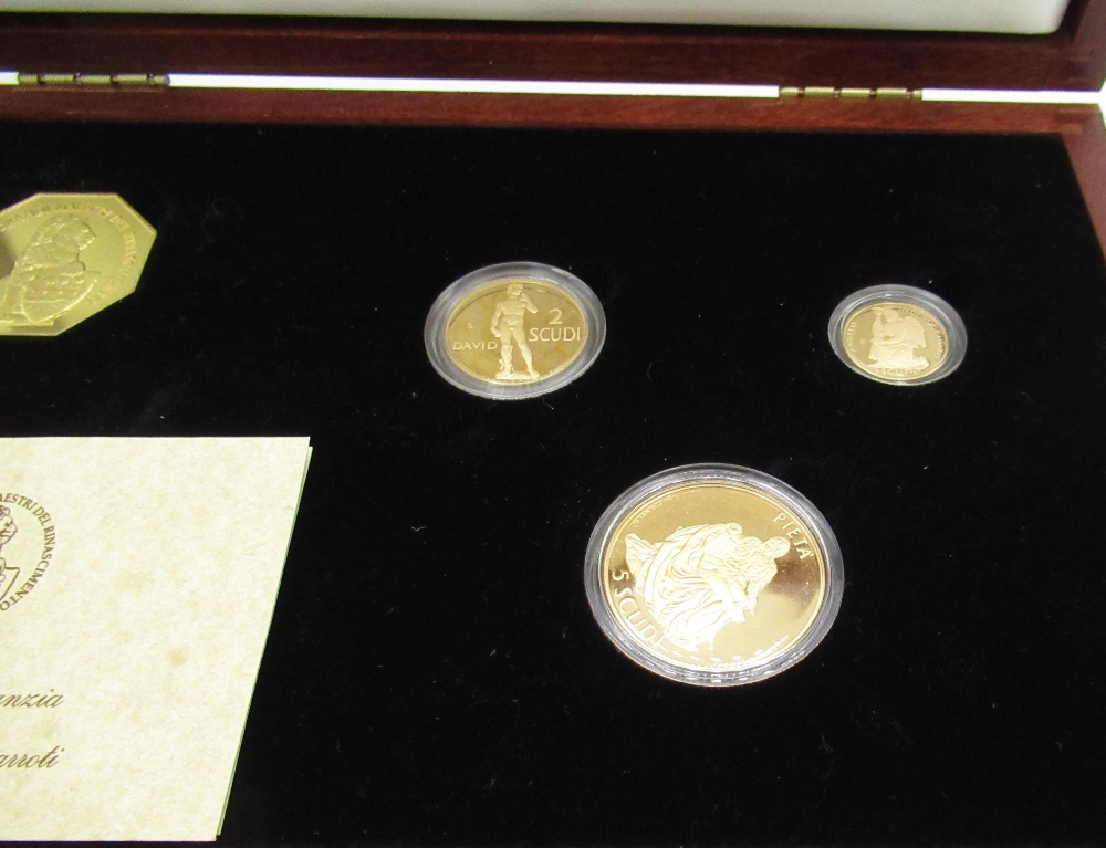 San Marino gold proof cased three coin Michelangelo set, five scudi, two scudi, one scudi with - Image 13 of 15