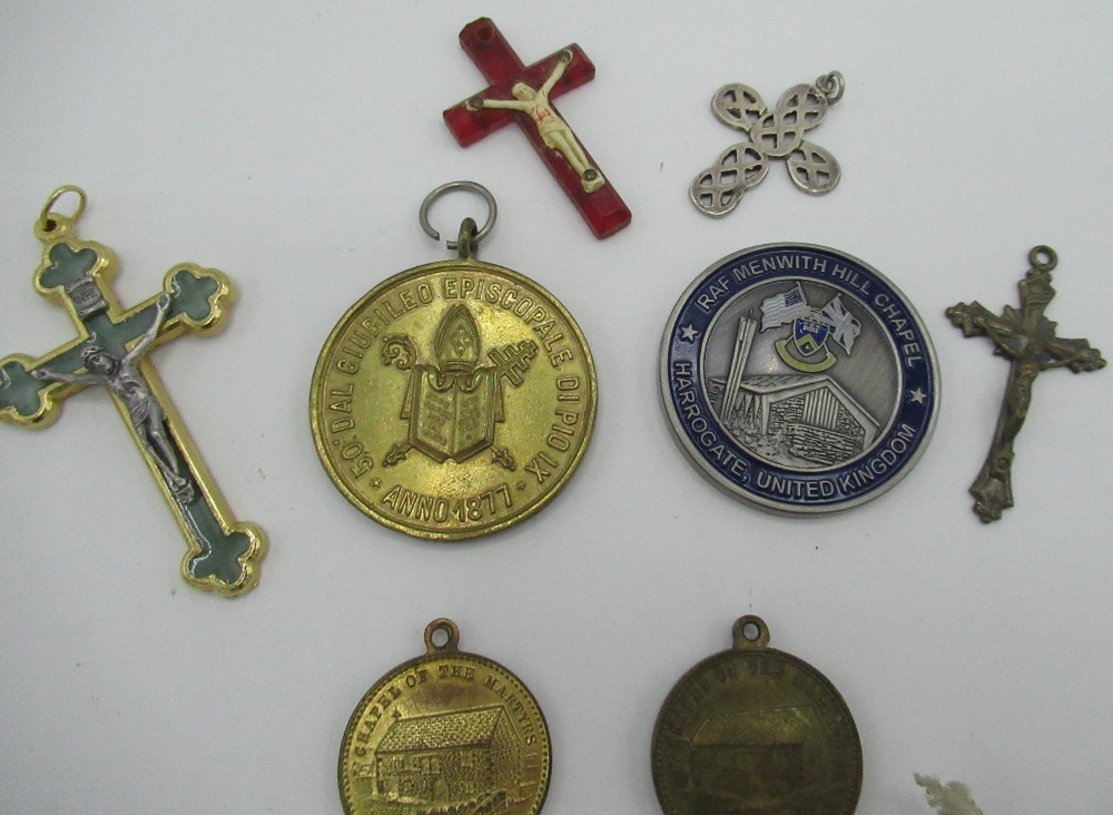 Four crucifixes, two medallions for Chapel of The Martyrs Padley, medal for the Jubilee of Pope Pius - Image 5 of 11