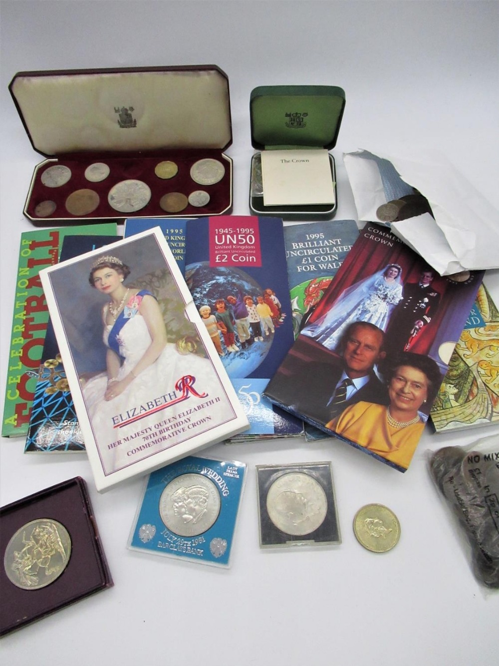 Collection of commemorative £2 coins including 1997, Celebration of Football, United Nation 1945-