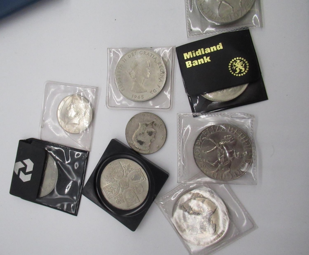 Collection of commemorative crowns including ERII silver jubilee, American coinage, GB Pre and - Image 3 of 3