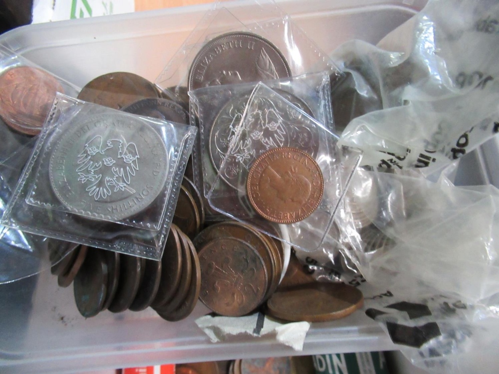 Decimal and pre-decimal British coinage including Edwardian and Victorian pennies (2 boxes) - Image 5 of 9
