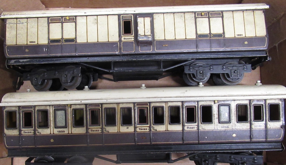 Two Bogie tinplate pre-war coaches - Image 3 of 3