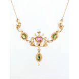 An Edwardian yellow gold peridot & pink tourmaline necklace, the three oval cushion cut peridots