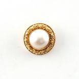 An 18ct gold Mabe pearl brooch, of good grade, 14mm diameter, approximately 17.1 grams.