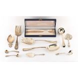 A mixed lot of silver flatware, approximately 621 grams.
